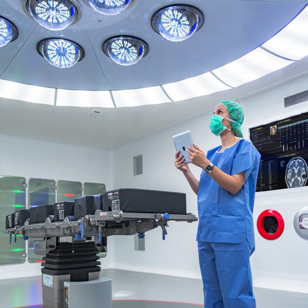 Nurse adjusts surgical lighting in DATUS OR